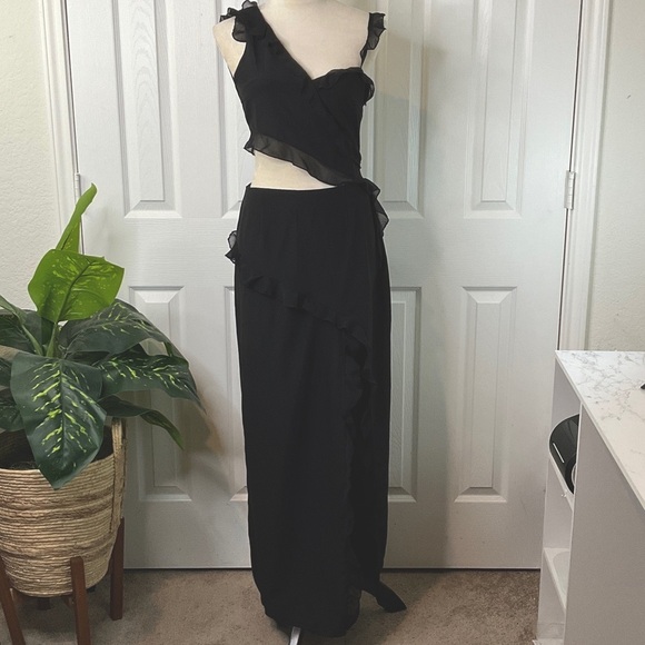 PrettyLittleThing -  NWT Black Chiffon Frill Cut Out Maxi Dress Size 6 - Picture 1 of 16